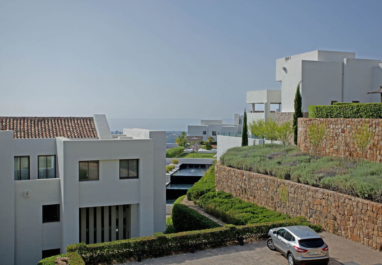 Apartamento en Benahavís - Lujoso apartamento con jardín con impresionantes vistas cerca de Marbella