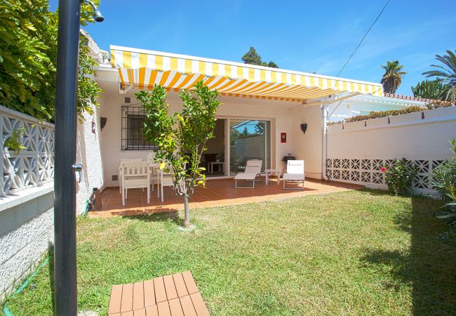 jardin de la casa en alquiler en Costabella marbella