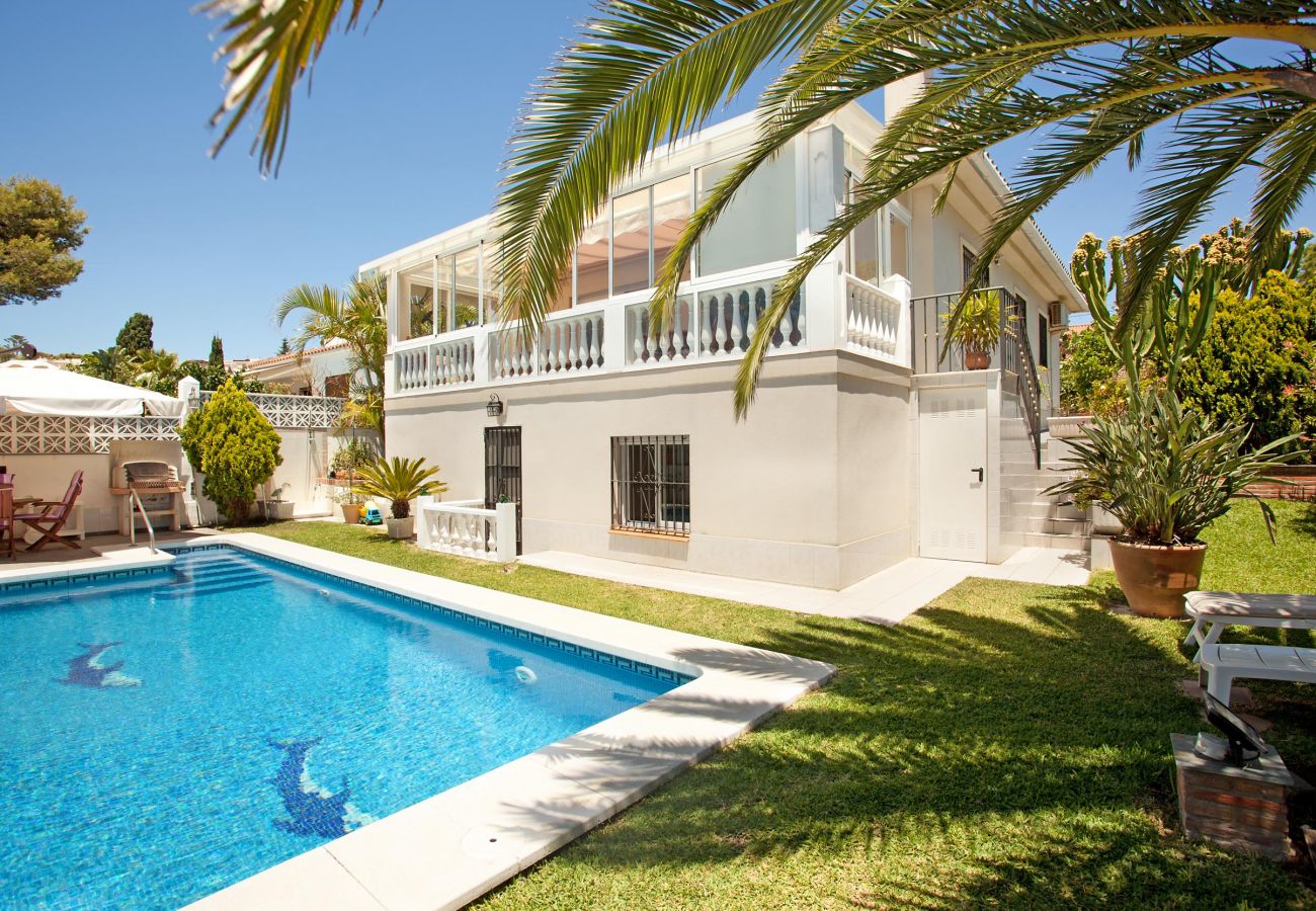 Villa en Marbella - Villa con piscina privada cerca de la playa, Costabella Marbella