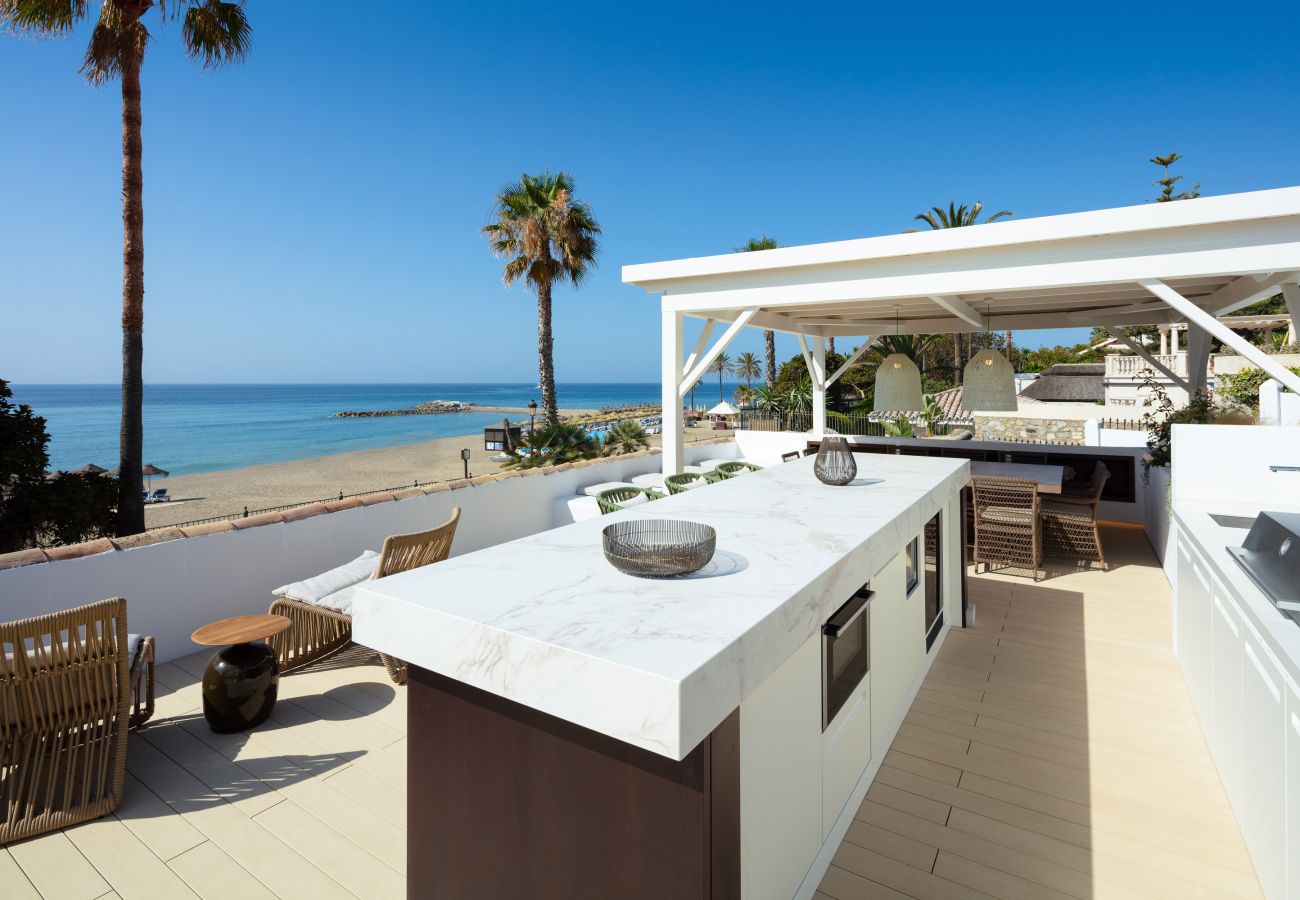 Villa en Marbella - Villa La Luisa, Primera línea de playa Golden Mile Marbella