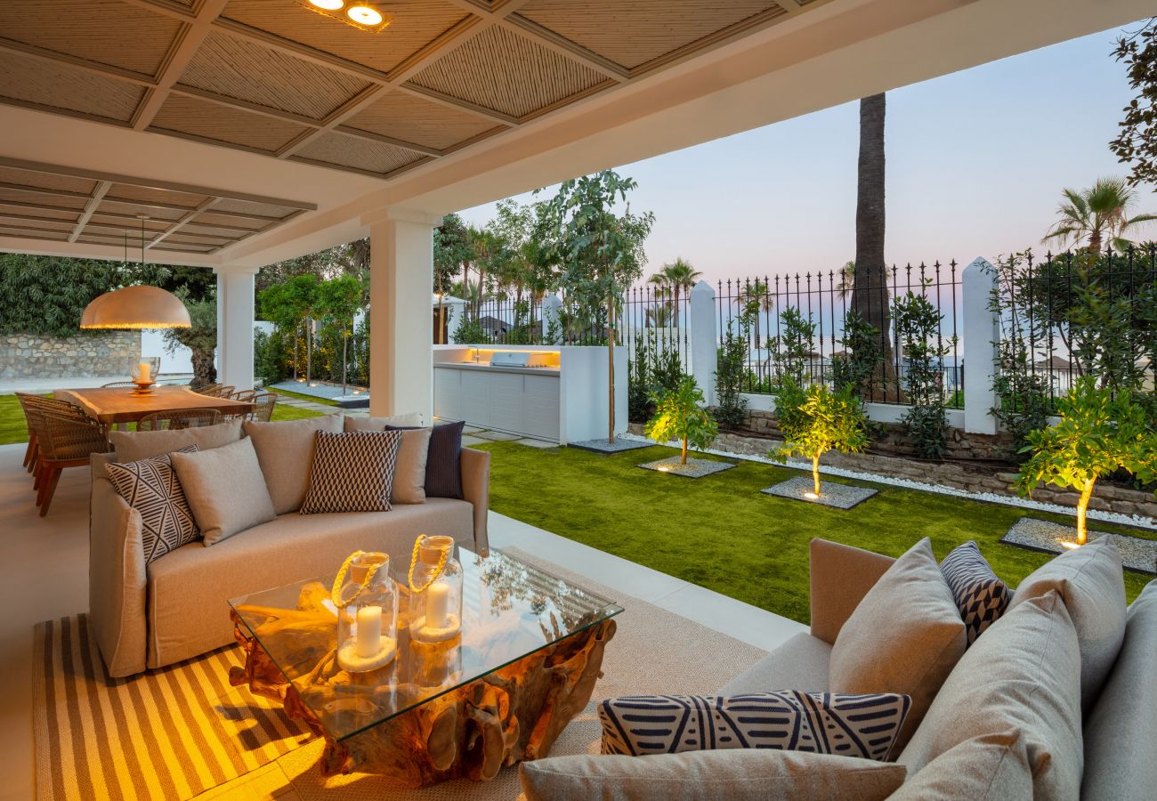 Villa en Marbella - Villa La Luisa, Primera línea de playa Golden Mile Marbella