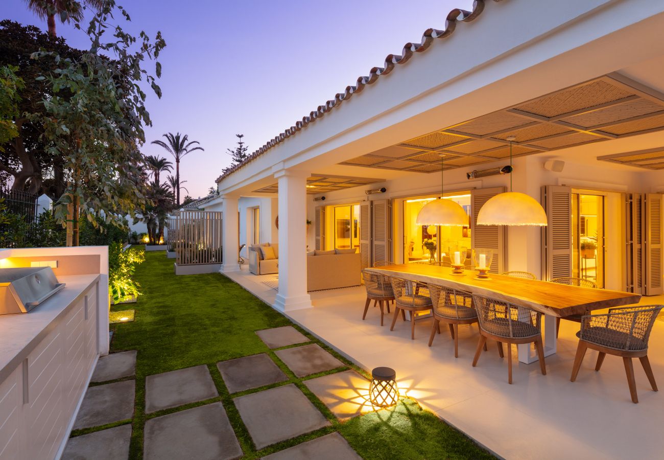 Villa en Marbella - Villa La Luisa, Primera línea de playa Golden Mile Marbella