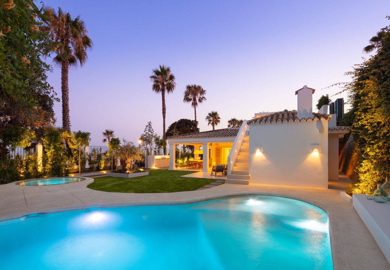 Villa en Marbella - Villa La Luisa, Primera línea de playa Golden Mile Marbella