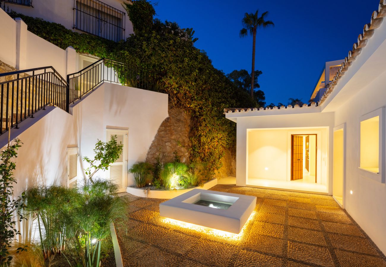 Villa en Marbella - Villa La Luisa, Primera línea de playa Golden Mile Marbella