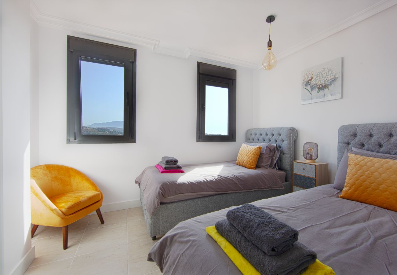 Apartamento en Estepona - Atico en Sunset Golf - duplex con vistas al mar