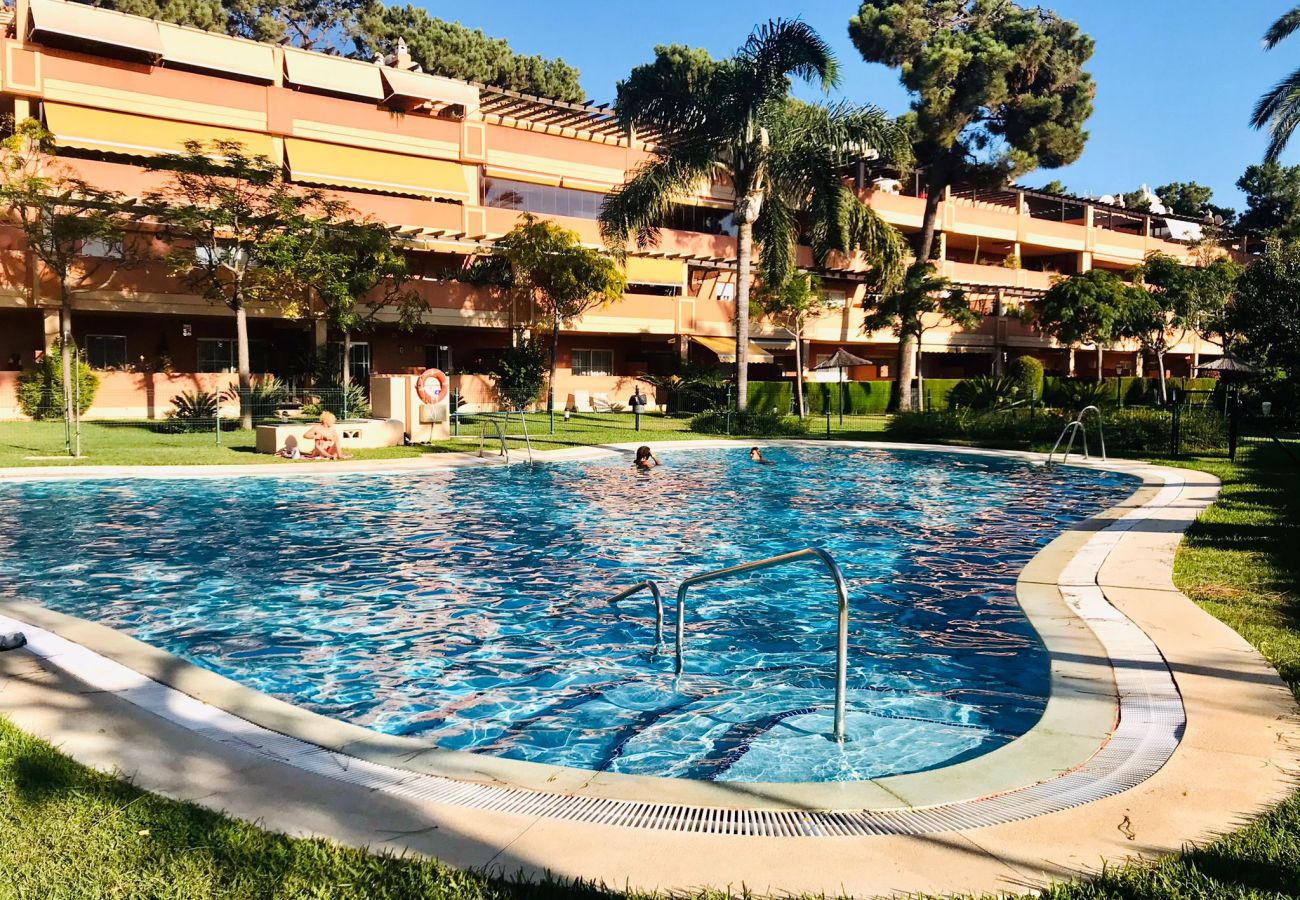 Apartamento en Marbella - Se alquila piso de dos dormitorios en Pinogolf de Don Carlos, Elviria