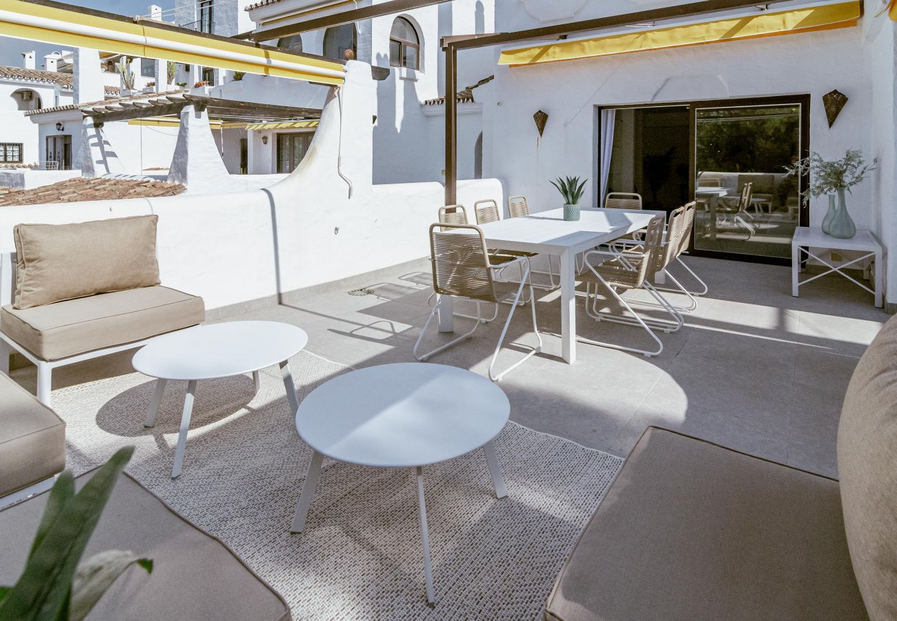 Apartamento en Nueva andalucia - Casa Blanca II by Roomservices