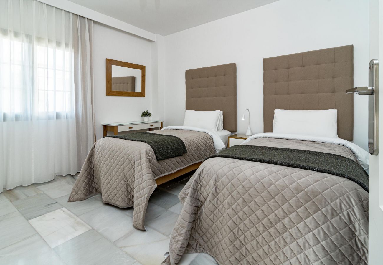 Apartamento en Nueva andalucia - Casa Blanca III by Roomservices