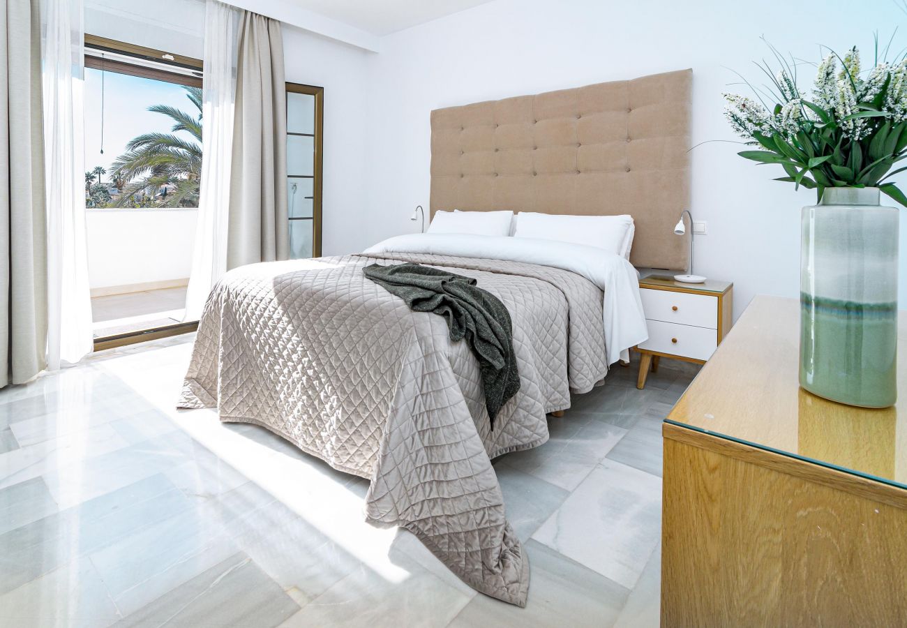 Apartamento en Nueva andalucia - Casa Blanca III by Roomservices