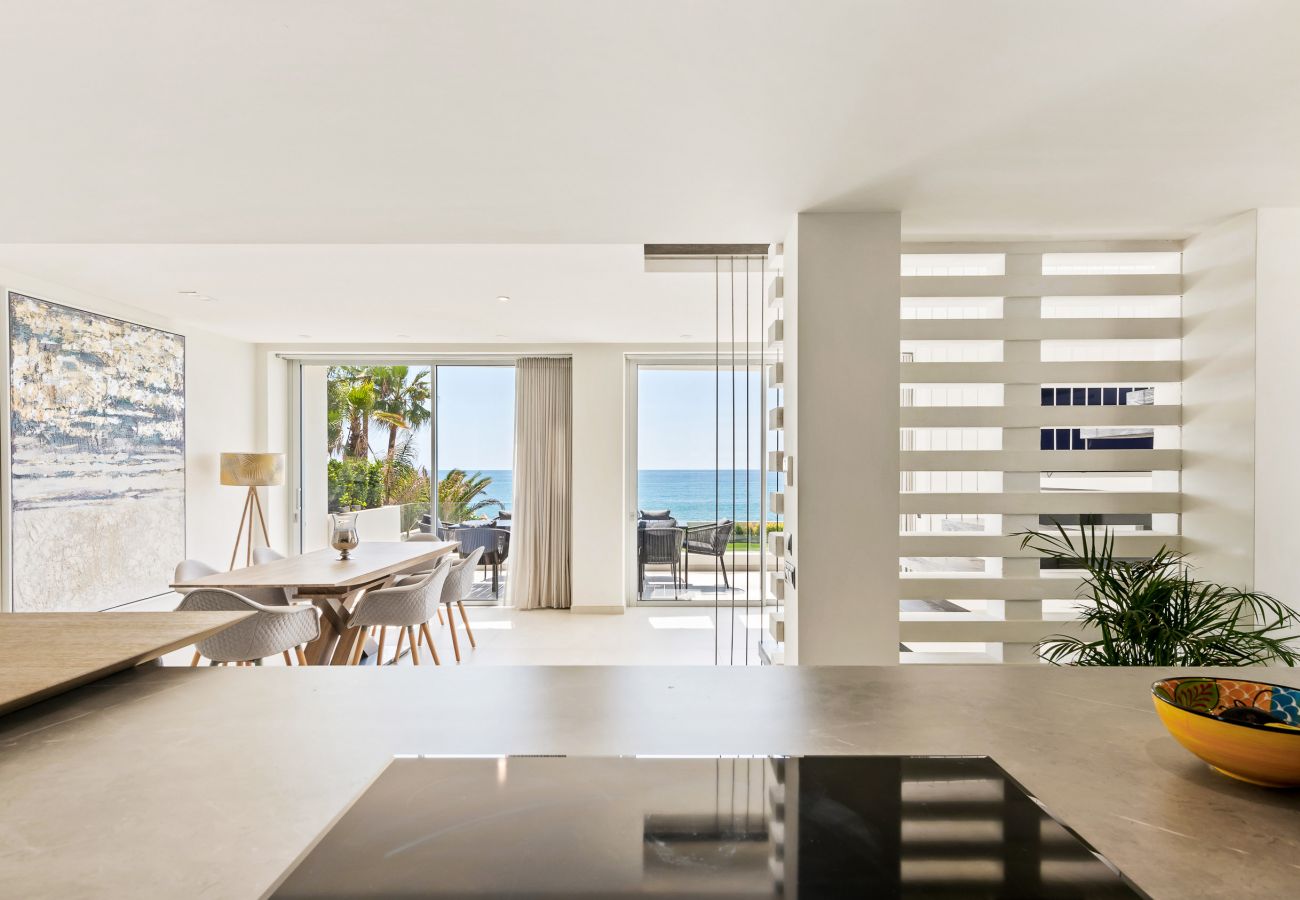 Villa en La Cala de Mijas - Villa Fabiola, villa en primera línea de playa en La Cala de Mijas