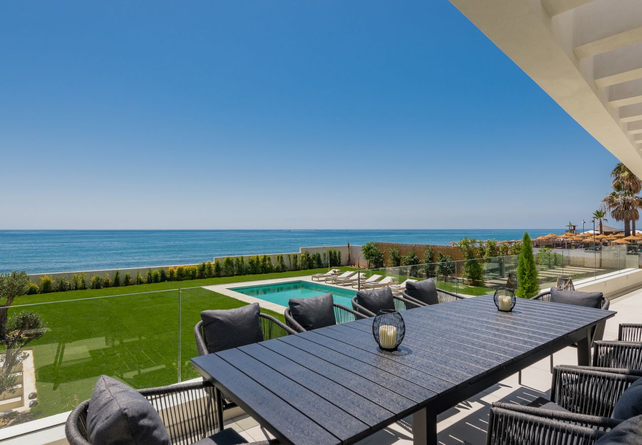 Villa en La Cala de Mijas - Villa Fabiola, villa en primera línea de playa en La Cala de Mijas