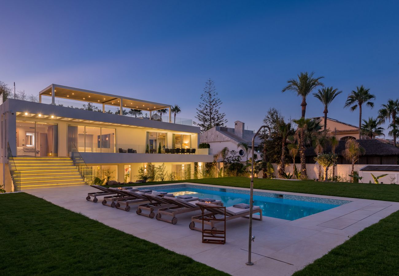 Villa en La Cala de Mijas - Villa Fabiola, villa en primera línea de playa en La Cala de Mijas