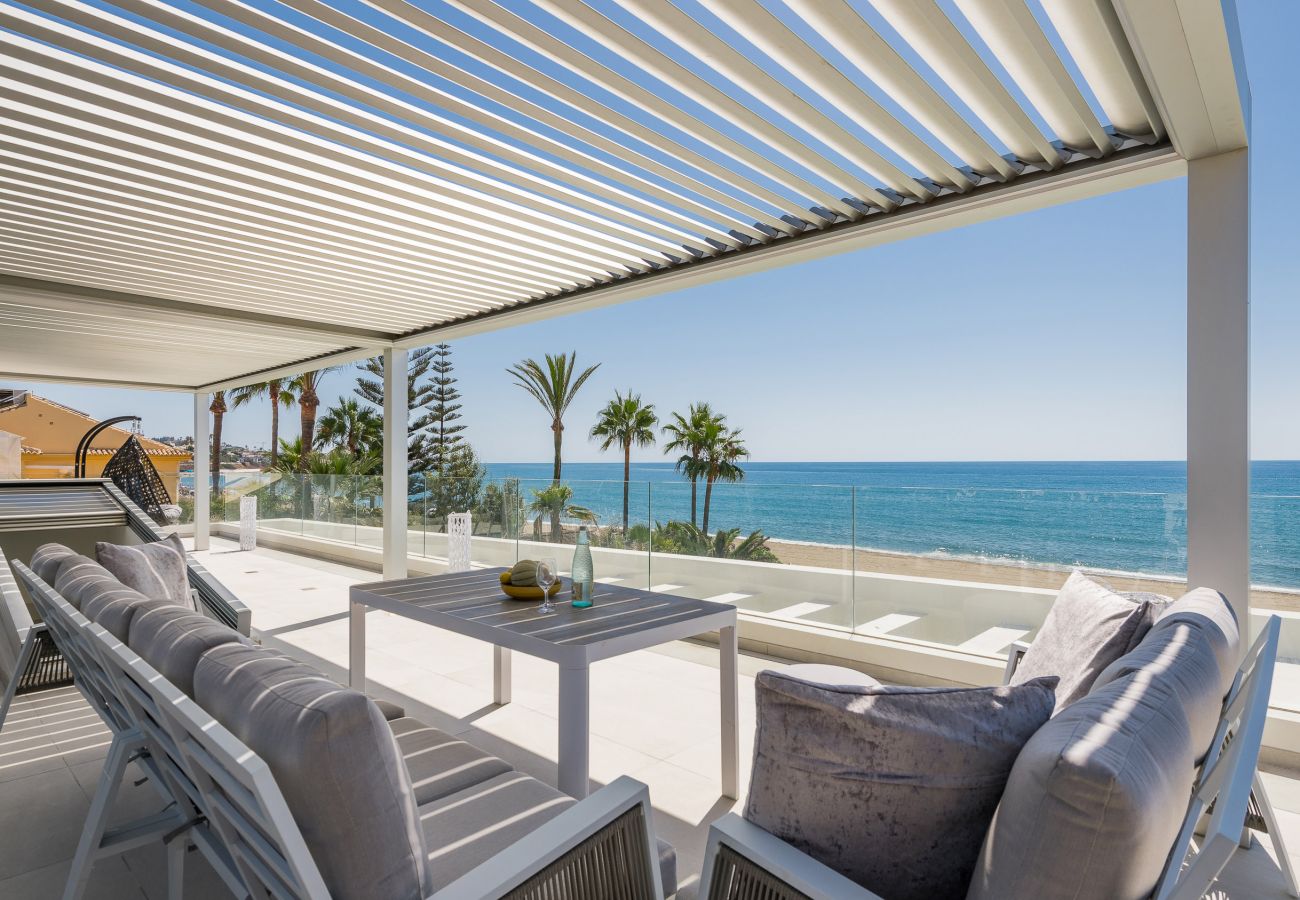 Villa en La Cala de Mijas - Villa Fabiola, villa en primera línea de playa en La Cala de Mijas