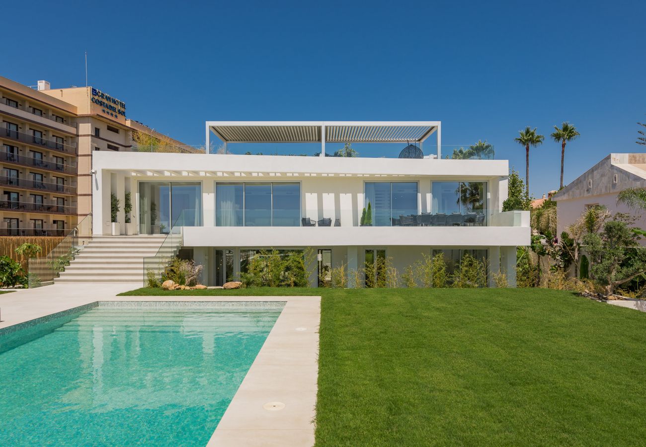 Villa en La Cala de Mijas - Villa Fabiola, villa en primera línea de playa en La Cala de Mijas