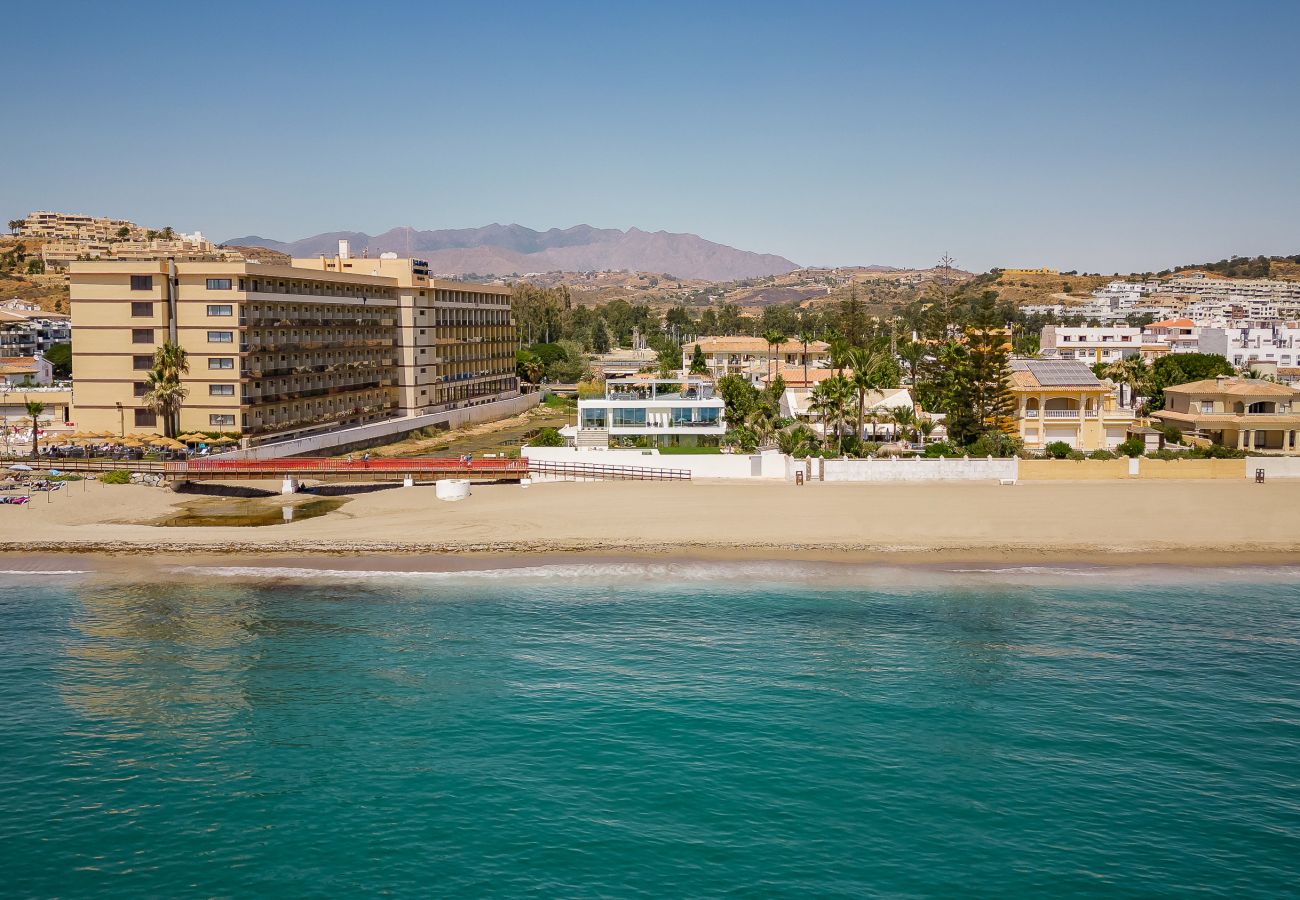 Villa en La Cala de Mijas - Villa Fabiola, villa en primera línea de playa en La Cala de Mijas