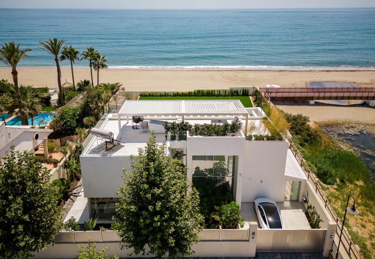 Villa en La Cala de Mijas - Villa Fabiola, villa en primera línea de playa en La Cala de Mijas