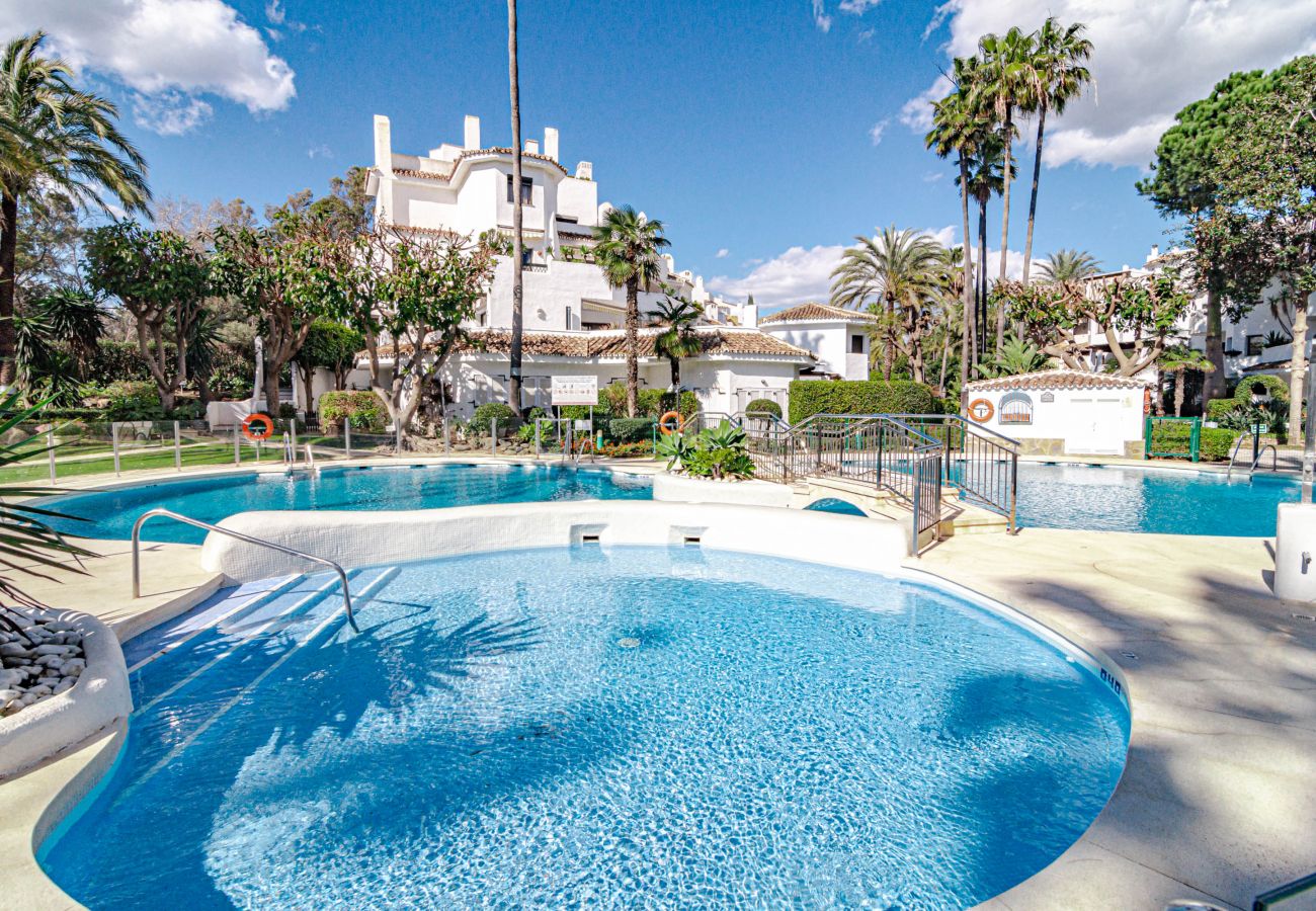 Apartamento en Marbella -  GC - Spacious flat in Golden beach Marbella