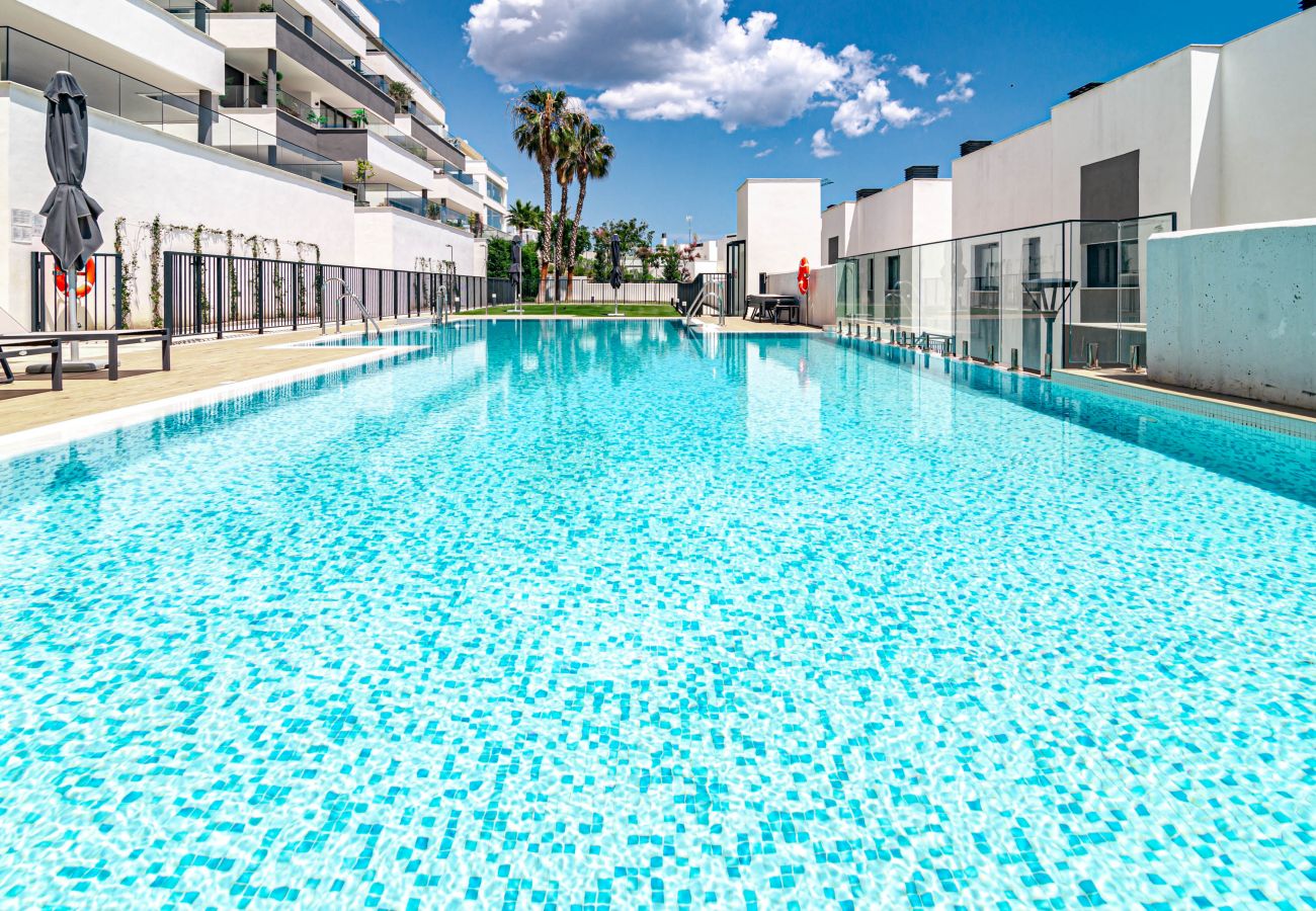 Apartamento en Estepona - Encantador apartamento de 2 dormitorios en Estepona, cerca del mar.