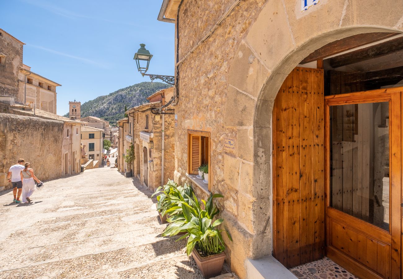 Casa adosada en Pollensa - Townhouse Casa Maria by Homevillas360