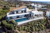 Villa en Marbella - Villa de lujo con increíbles vistas en Altos de Los Monteros, Marbella