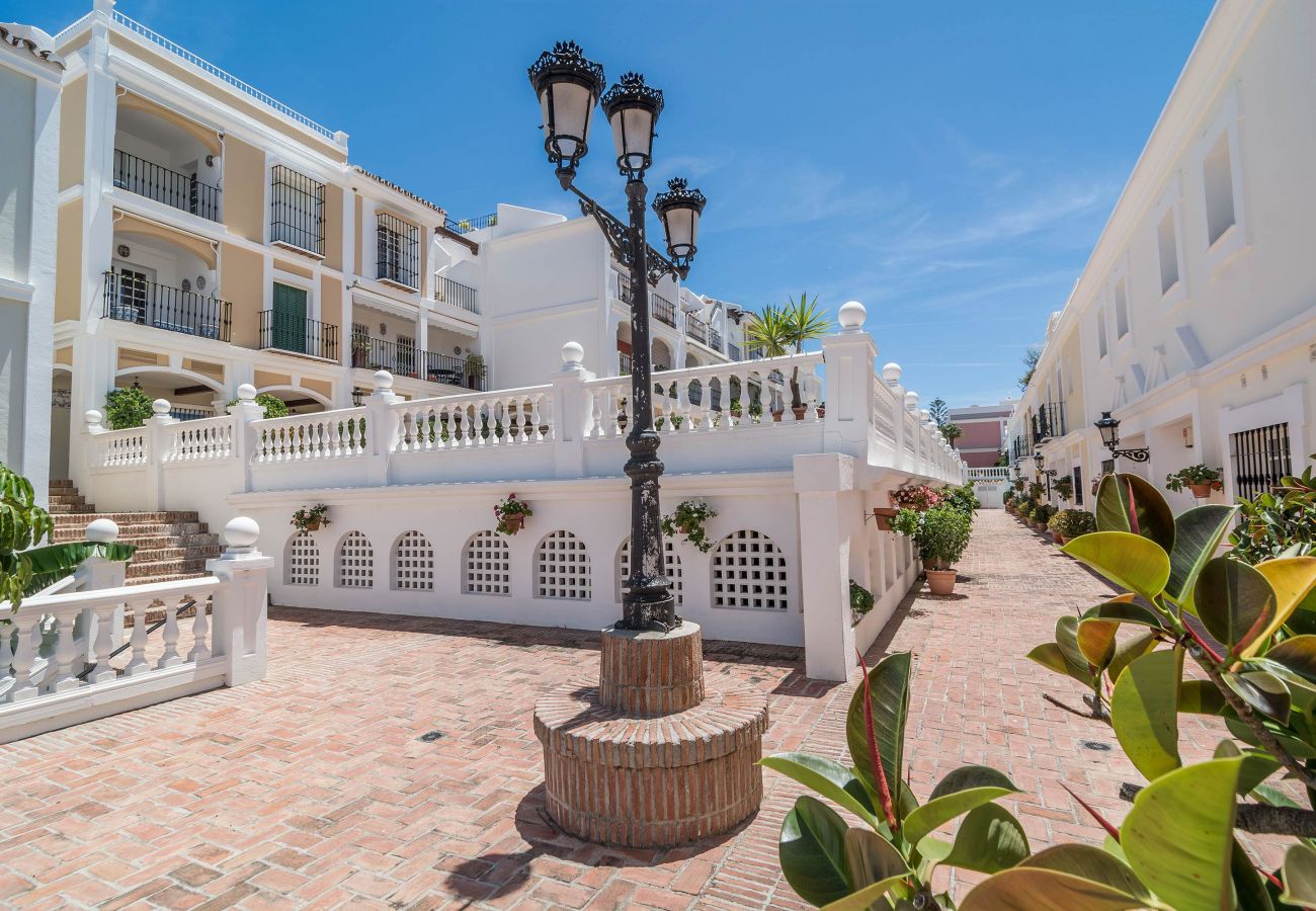 Casa adosada en Nueva andalucia - AP103- Aloha Pueblo Marbella by Roomservices 