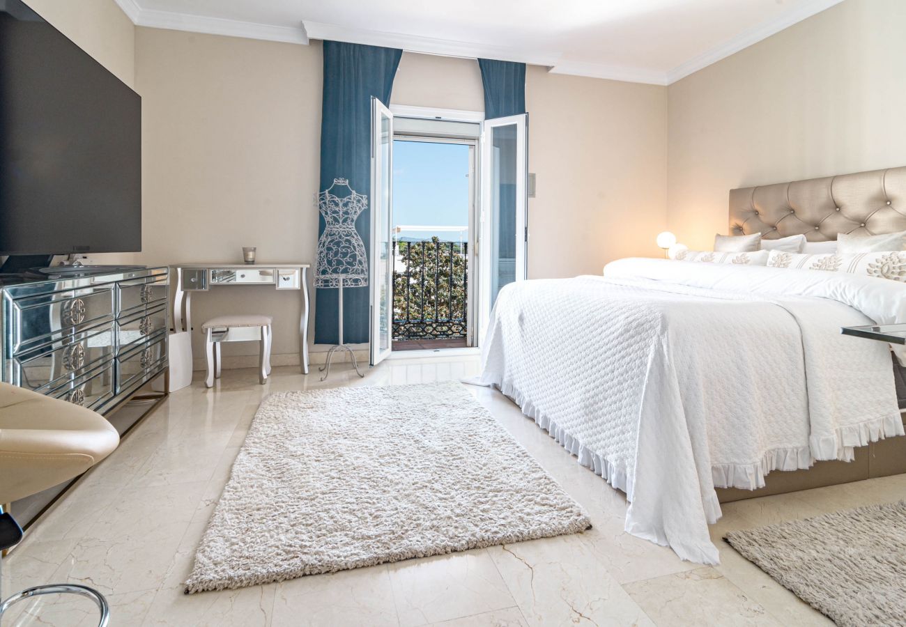 Casa adosada en Nueva andalucia - AP103- Aloha Pueblo Marbella by Roomservices 