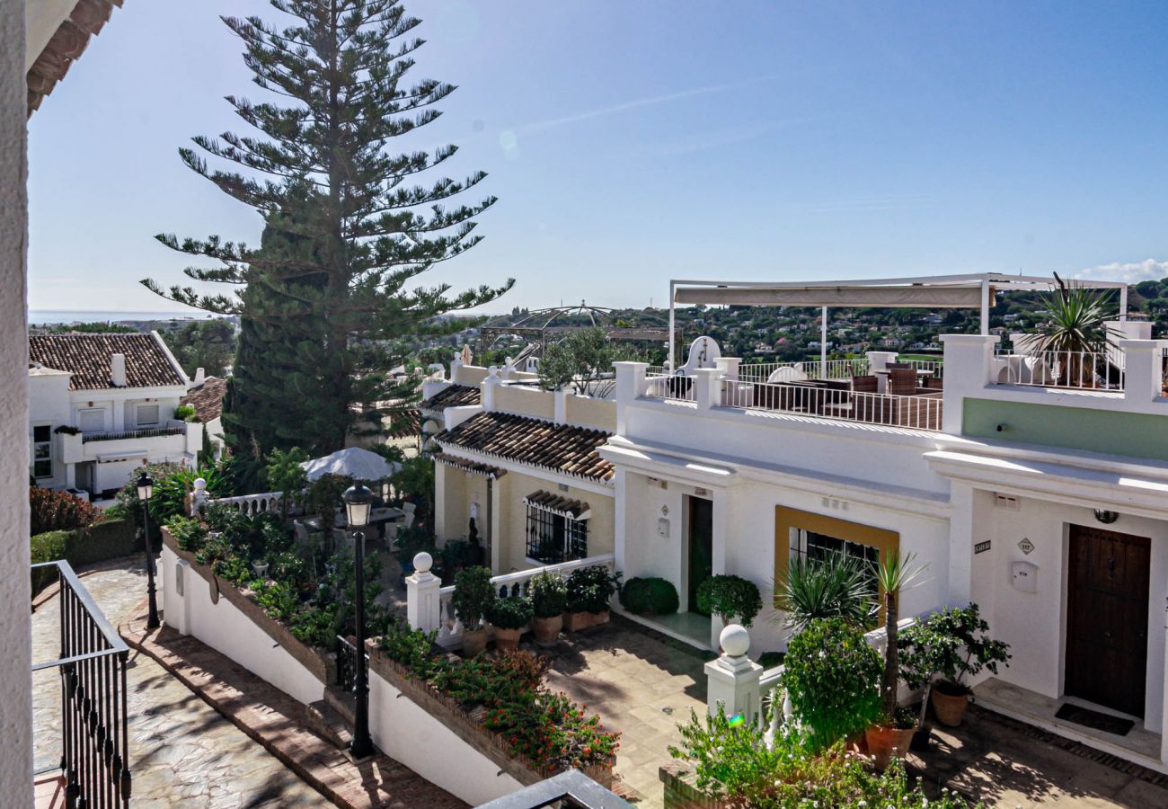 Casa adosada en Nueva andalucia - AP103- Aloha Pueblo Marbella by Roomservices 