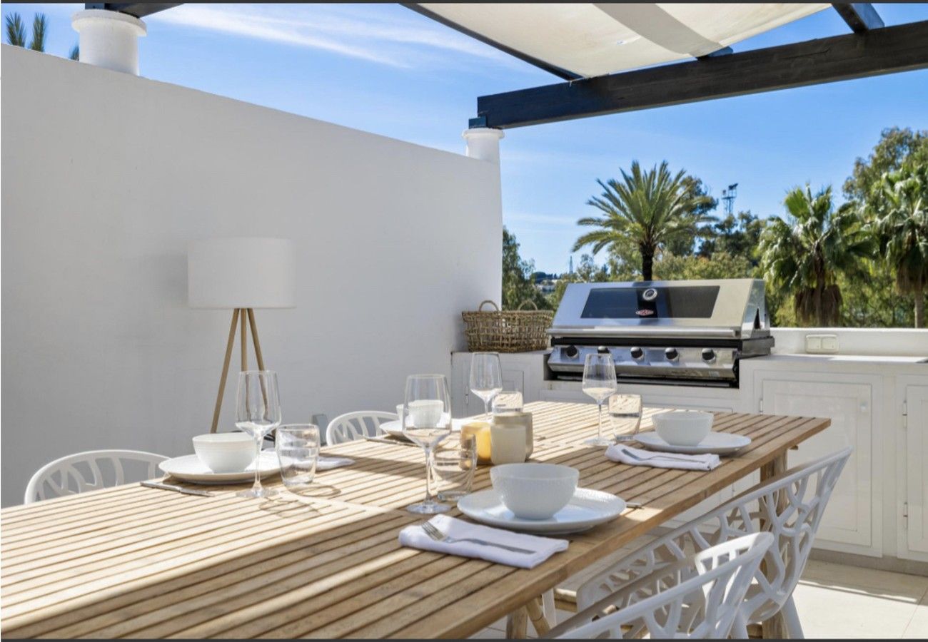 Casa adosada en Nueva andalucia - SE8 - Stylish townhouse with rooftop terrace