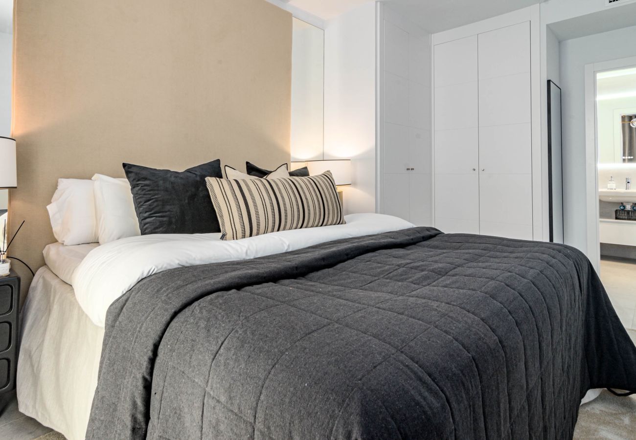 Apartamento en Estepona - LMEA2.0A - Luxury Apt - Pool View & Walk to All 