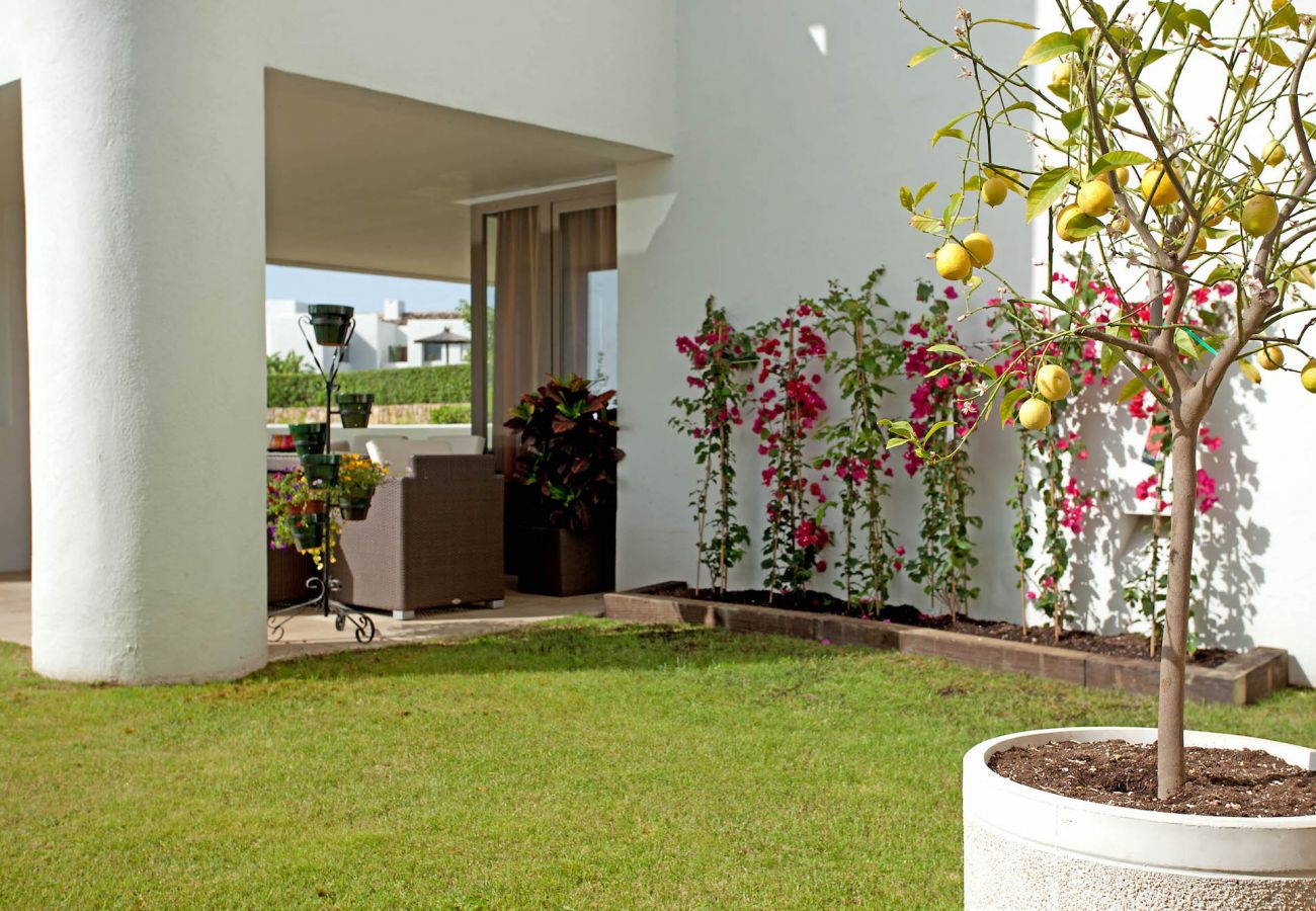 Apartment in Benahavís - Luxurious garden apartment with amazing views close to Marbella