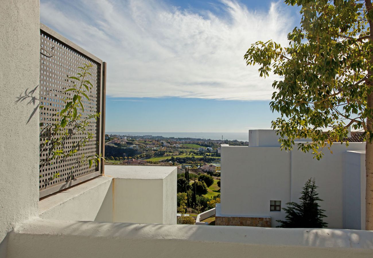 Apartment in Benahavís - Luxurious garden apartment with amazing views close to Marbella