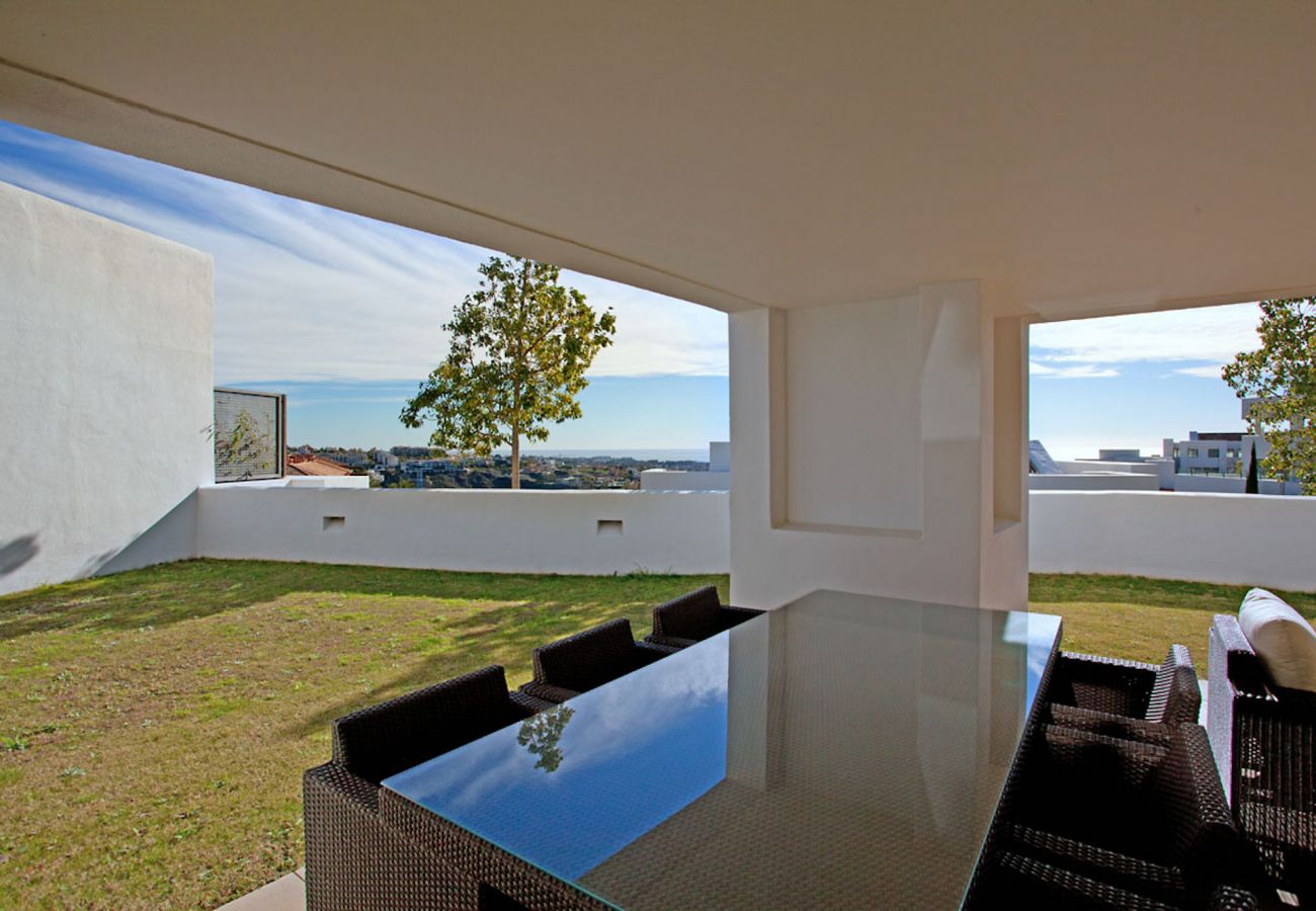 Apartment in Benahavís - Luxurious garden apartment with amazing views close to Marbella