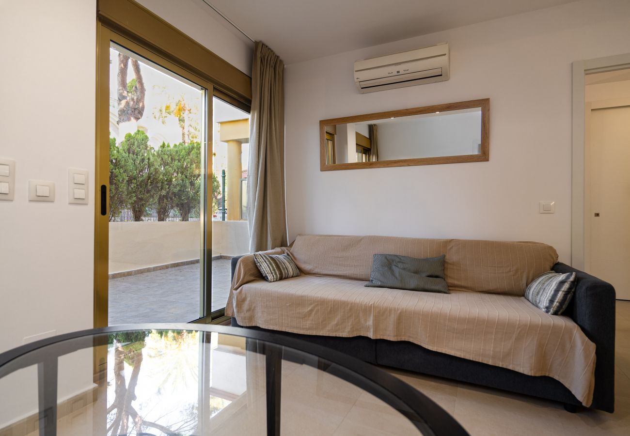 Apartment in Marbella - Beachside apartment in Elviria, Romana Playa