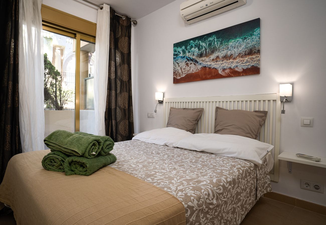 Apartment in Marbella - Beachside apartment in Elviria, Romana Playa