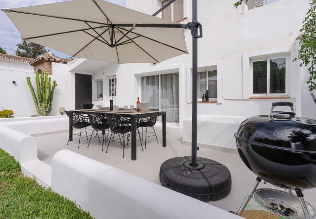 House in Marbella - Small beachside house in Costabella, Marbella House in Marbella - Small beachside house in Costabella, Marbella