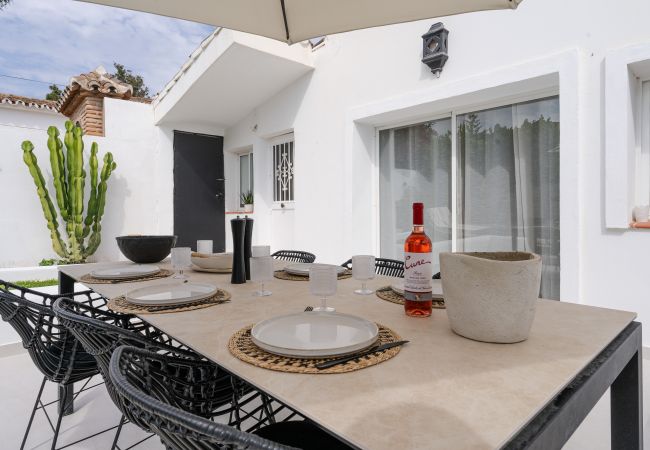 House in Marbella - Small beachside house in Costabella, Marbella House in Marbella - Small beachside house in Costabella, Marbella