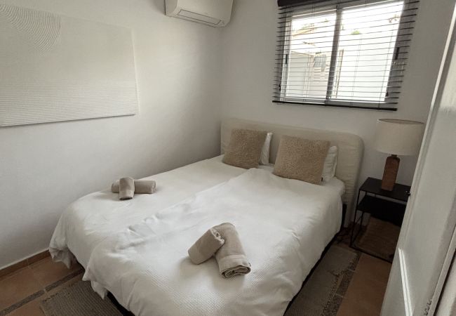 House in Marbella - Small beachside house in Costabella, Marbella House in Marbella - Small beachside house in Costabella, Marbella