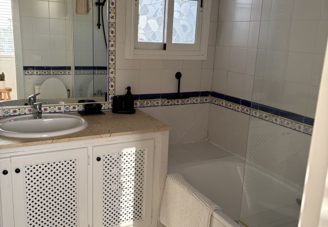 House in Marbella - Small beachside house in Costabella, Marbella House in Marbella - Small beachside house in Costabella, Marbella