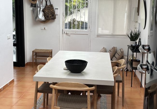 House in Marbella - Small beachside house in Costabella, Marbella House in Marbella - Small beachside house in Costabella, Marbella