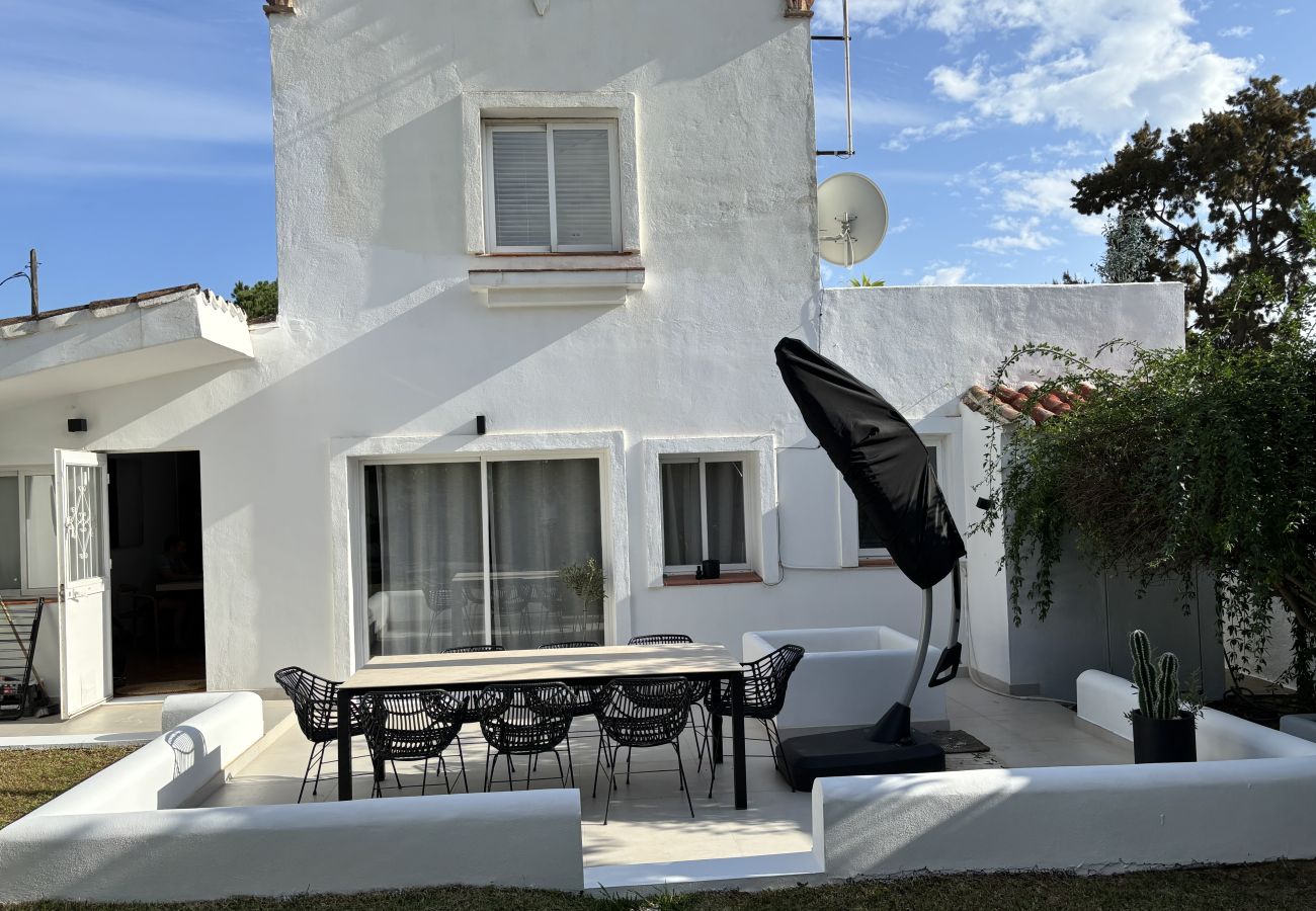 House in Marbella - Small beachside house in Costabella, Marbella