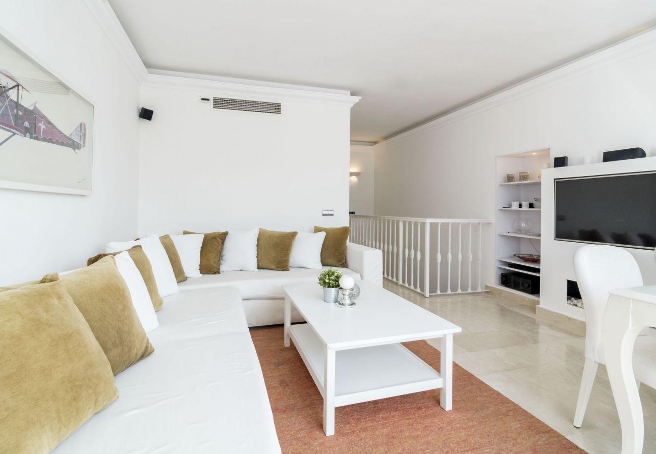 Apartment in Nueva andalucia - Casa Aloha III by Roomservices