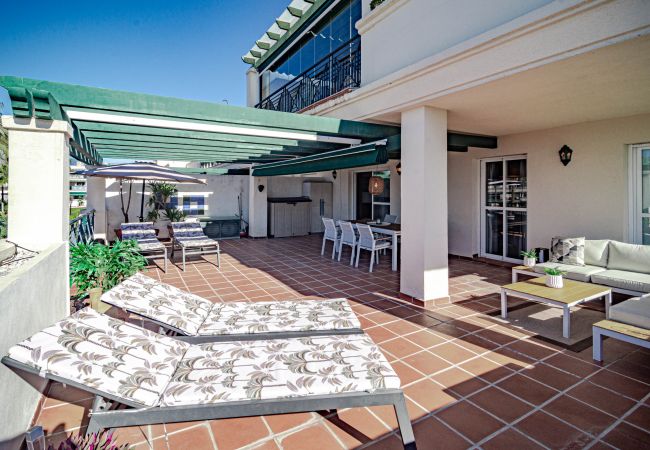  in Nueva andalucia - LCR4 - Large 3-Bedroom Apartment Near Beach