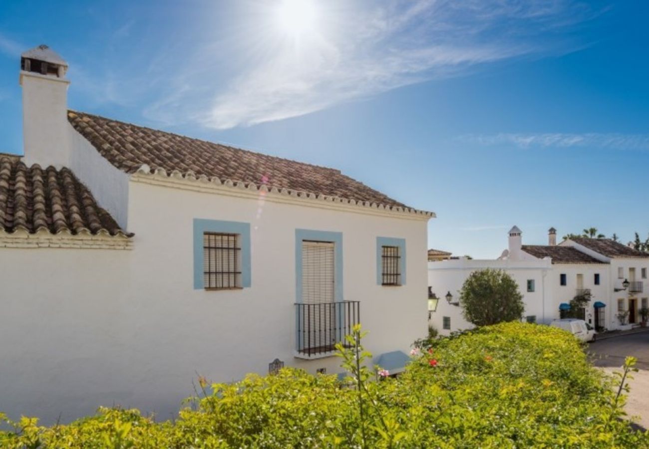 Townhouse in Marbella - Casa Naranjal by Roomservices