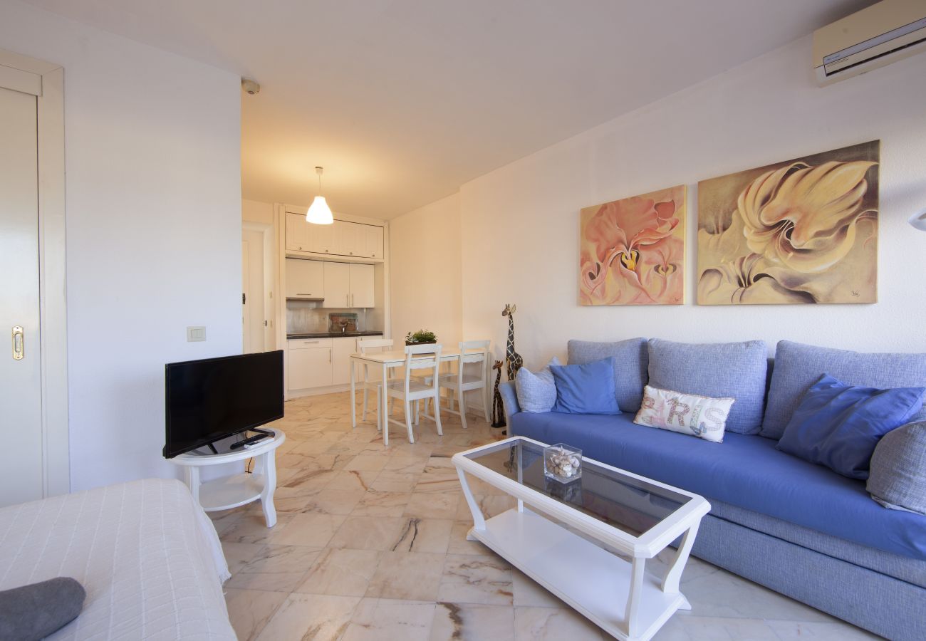 Studio in Marbella - Romana Playa 725 -beachside studio for rent in Elviria