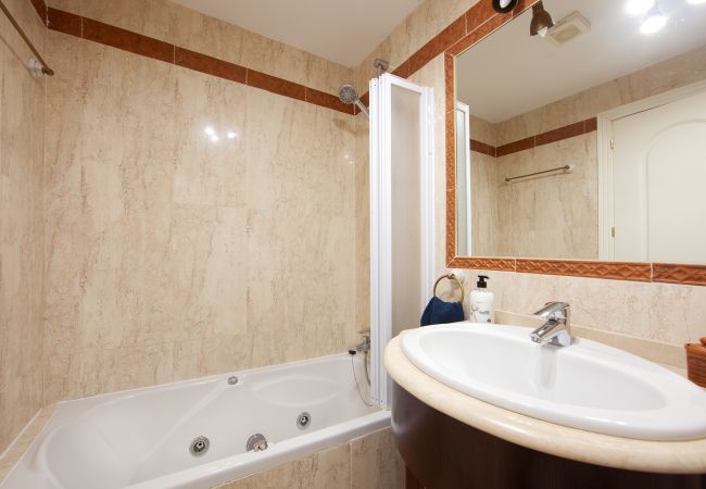 Apartment in Marbella - Two bedroom apartment for rent in Pinogolf de Don Carlos, Elviria Apartment in Marbella - Two bedroom apartment for rent in Pinogolf de Don Carlos, Elviria