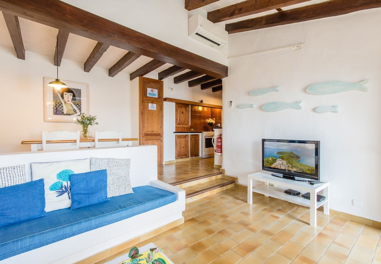 House in Cala Sant Vicenç -  Blue fisherman house 3 By home villas 360