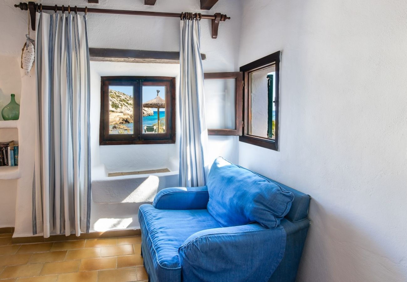 House in Cala Sant Vicenç -  Blue fisherman house 3 By home villas 360