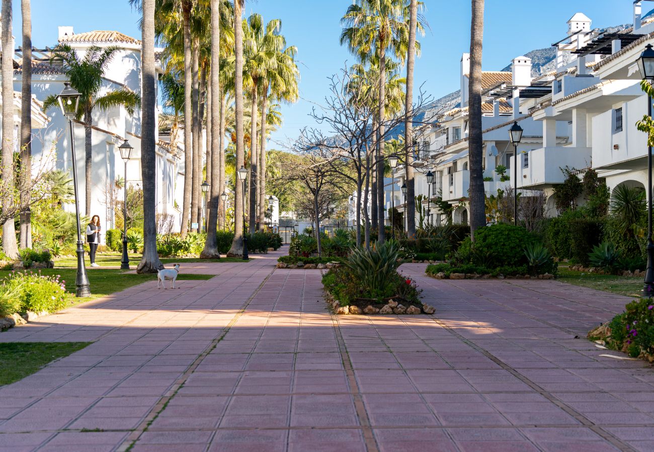 Apartment in Marbella - Los Naranjos 8, two bedroom ground floor apartment near Puerto Banus