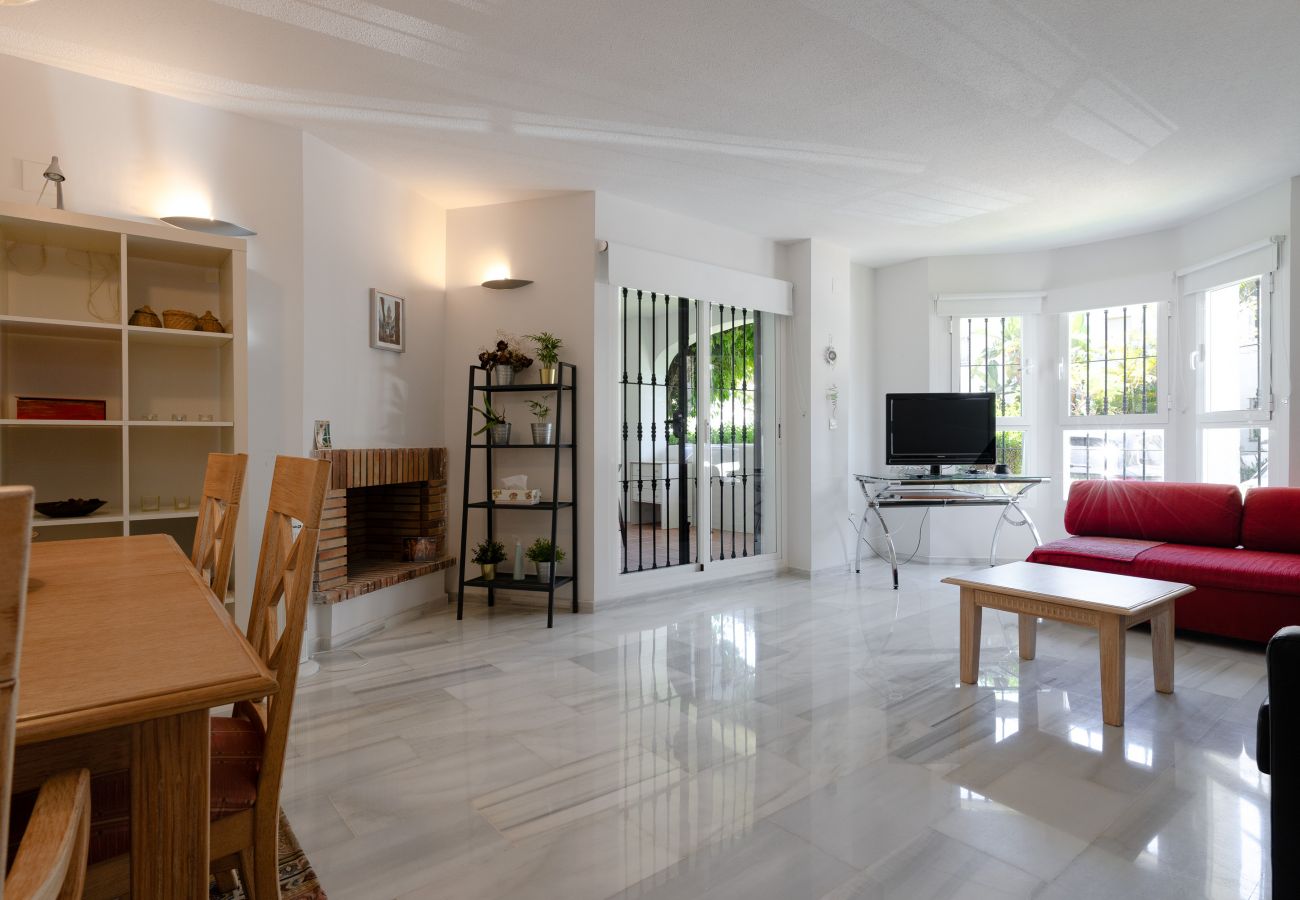 Apartment in Marbella - Los Naranjos 8, two bedroom ground floor apartment near Puerto Banus