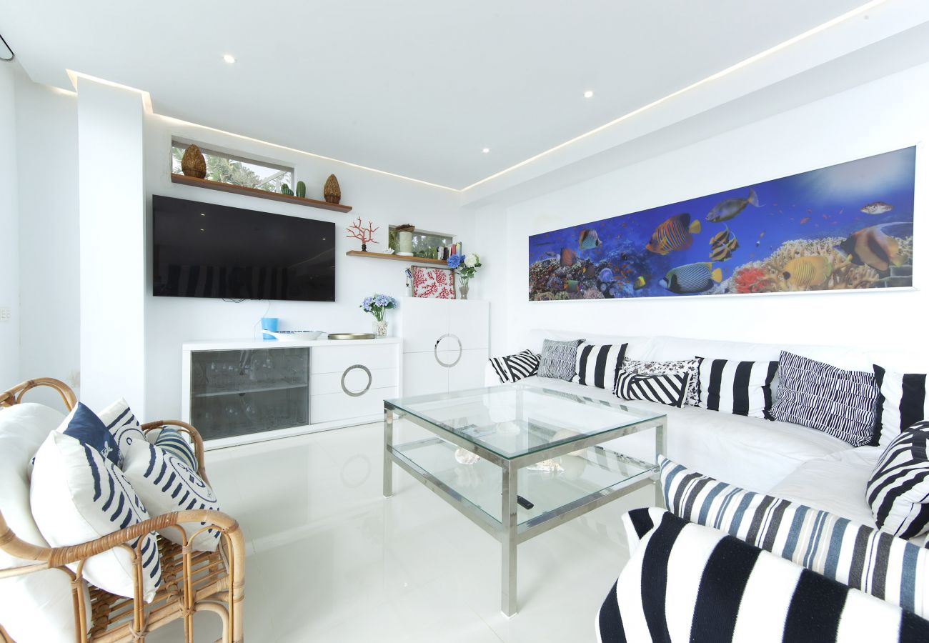 Bungalow in Marbella - First line beach modern holiday home in Costabella - Marbella